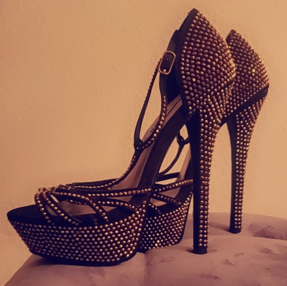 Steve Madden size 6 gold studded high heels